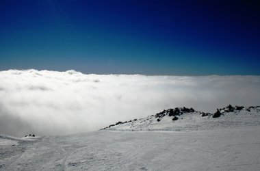 Etna, volkan tarafından kar kaplı Sicilya