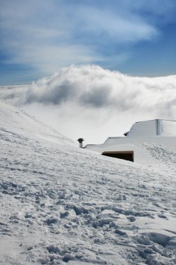 çatı hut - etna kar ile kaplı