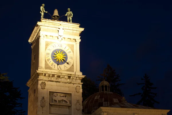 Glockenturm auf der piazza libertà, udine — Stockfoto