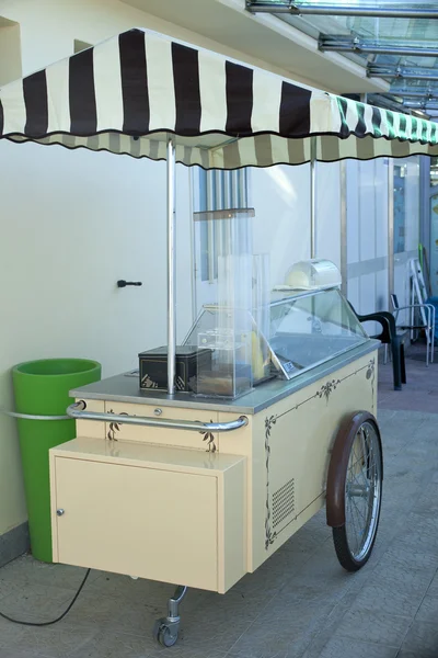 Грузовик с мороженым — стоковое фото