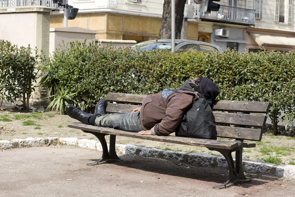 Obdachlose schlafen — Stockfoto