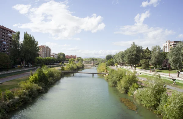 Bernesga rivier in leon, Spanje — Stockfoto
