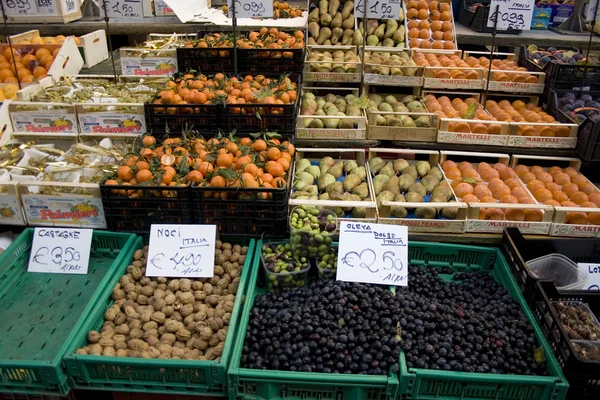 Mercado de frutas y hortalizas — Foto de Stock