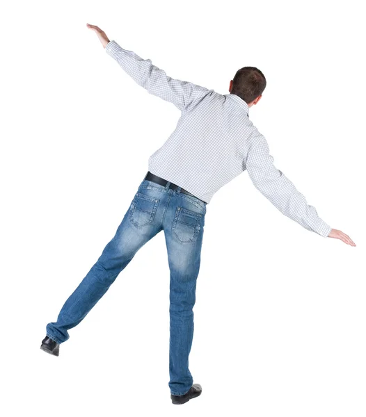 Balancierende Mann im Hemd. Rückansicht. — Stockfoto