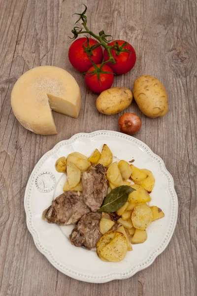 Lamm mit Kartoffeln — Stockfoto