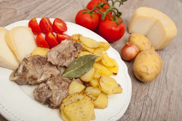 Lammstek med potatis — Stockfoto
