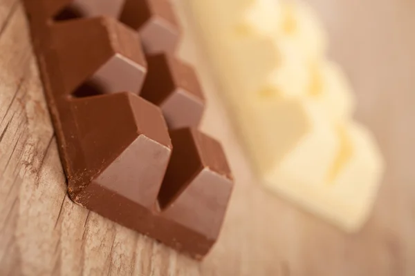 Bílá a hnědá čokoláda — Stock fotografie