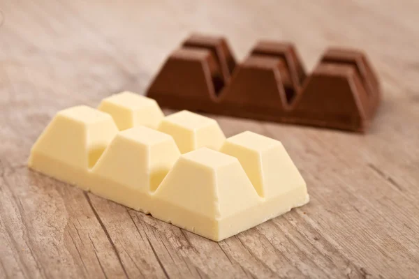 Bílá a hnědá čokoláda — Stock fotografie