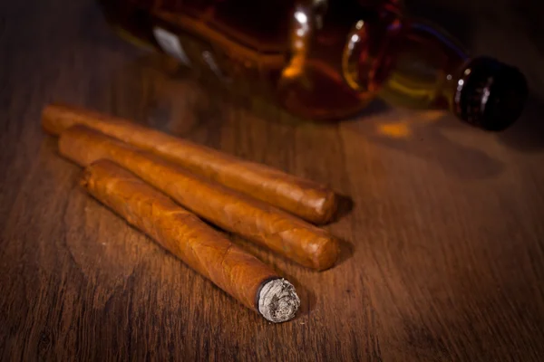 Whisky och cigarrer — Stockfoto