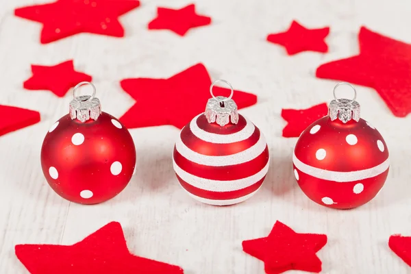 Julbollar och stjärnor — Stockfoto