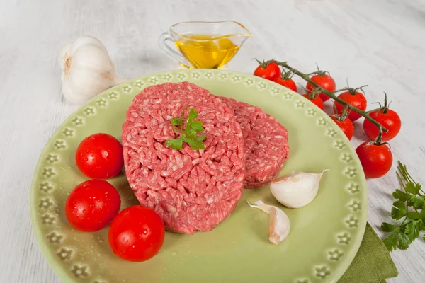 Hambúrguer cru — Fotografia de Stock