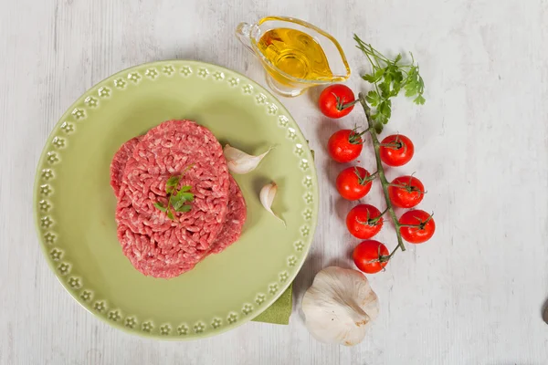 Hamburger crudo — Foto Stock