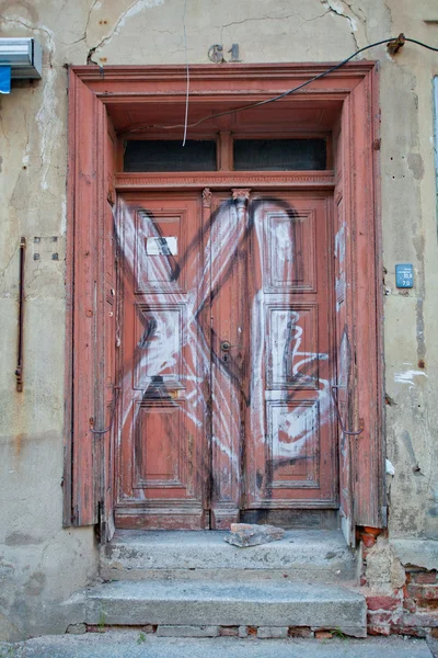 Кинутих двері — стокове фото