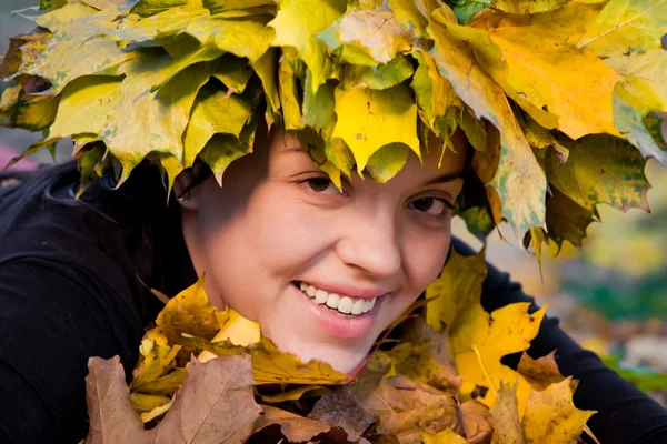 Girl in wreath of leaves — Stock Photo, Image