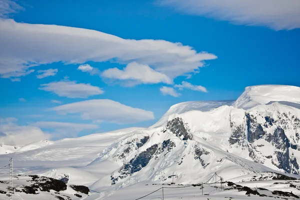 눈덮인 아름 다운 산 — 스톡 사진