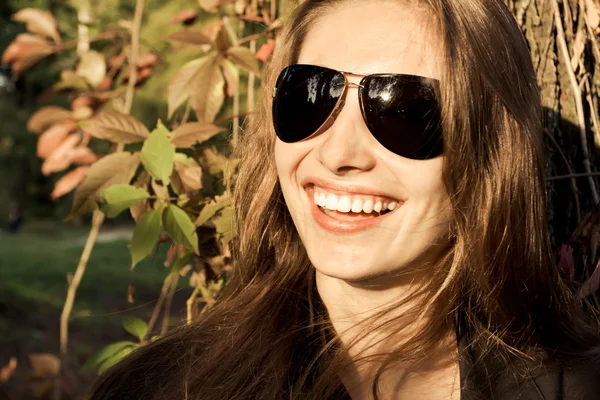 Beautiful girl smiling — Stock Photo, Image