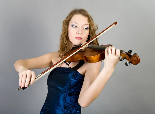 La chica con un violín — Foto de Stock