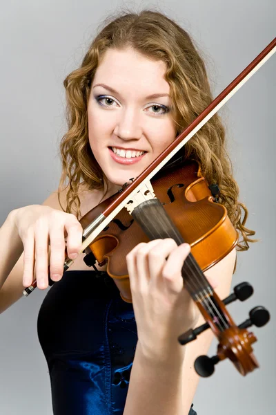 La ragazza con un violino — Foto Stock