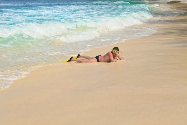 Diver on the beach — Stock Photo, Image