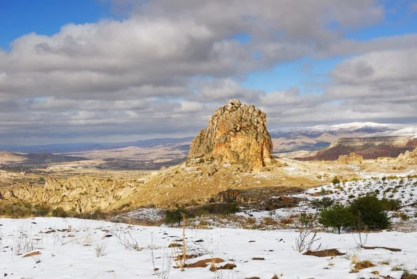 Winter landscape with lone high rock — Stock Photo, Image