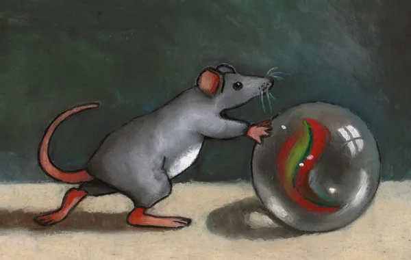 Картина мыши, толкающей мрамор — стоковое фото