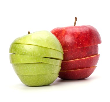 Beyaz arka plan üzerinde izole dilimlenmiş elma