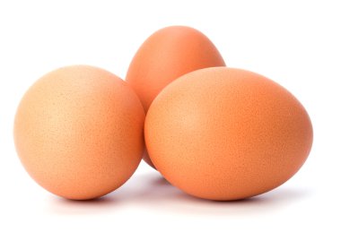 Beyaz arkaplanda izole yumurtalar