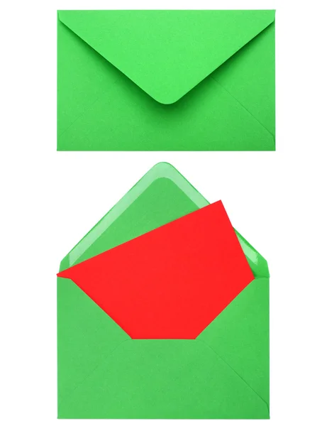 Sobre verde con tarjeta aislada sobre fondo blanco — Foto de Stock