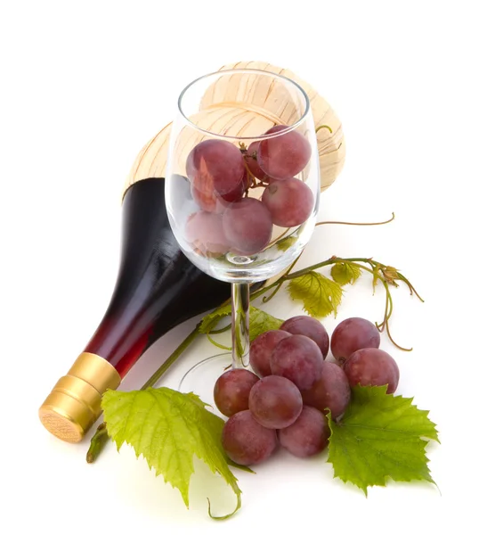 ブドウとの完全な赤いワインの瓶、ガラス — ストック写真