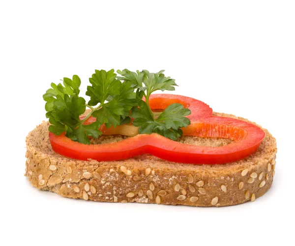 Открытый здоровый сэндвич с овощами — стоковое фото