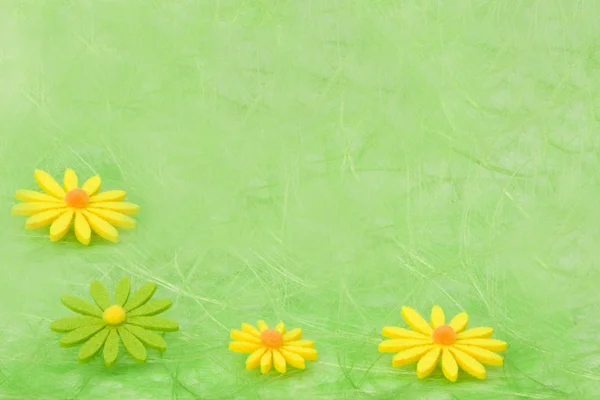 Άνοιξη φόντο. λουλούδια σε φόντο πράσινο σίζαλ. — Φωτογραφία Αρχείου