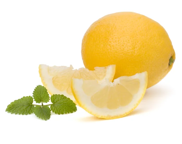 Hoja de limón y menta cítrica aislada sobre fondo blanco —  Fotos de Stock