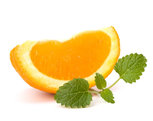 Segment de fruits orange et feuille de menthe citron — Photo