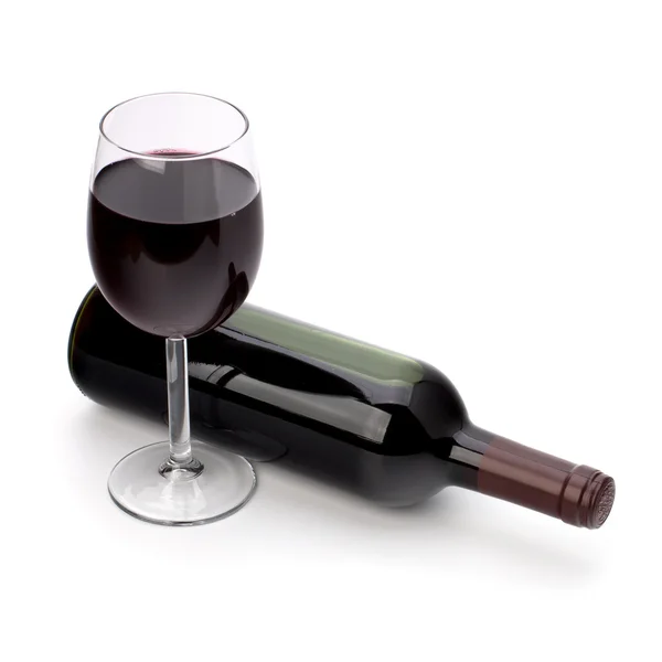 Gobelet en verre de vin rouge complet et bouteille — Photo