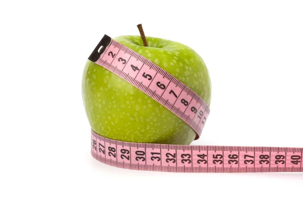 Apfel mit Maßband. Konzept eines gesunden Lebensstils. — Stockfoto