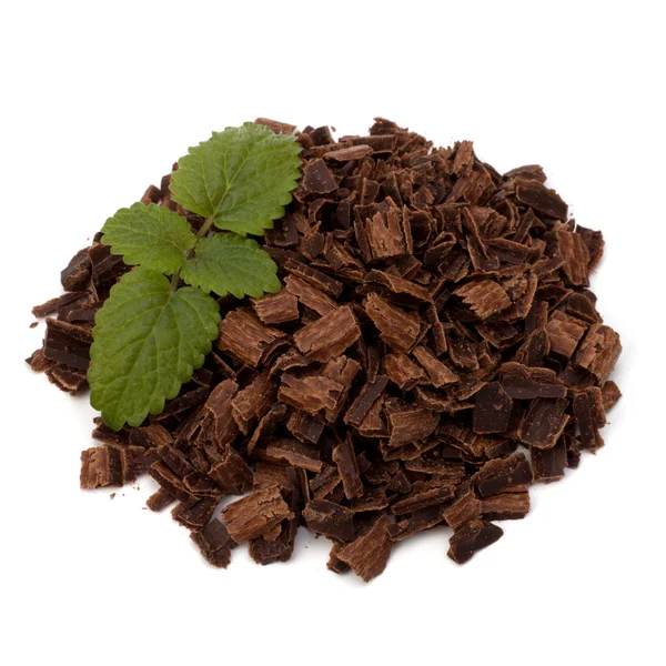 Ras de ciocolată zdrobit grămadă și frunze de mentă — Fotografie, imagine de stoc
