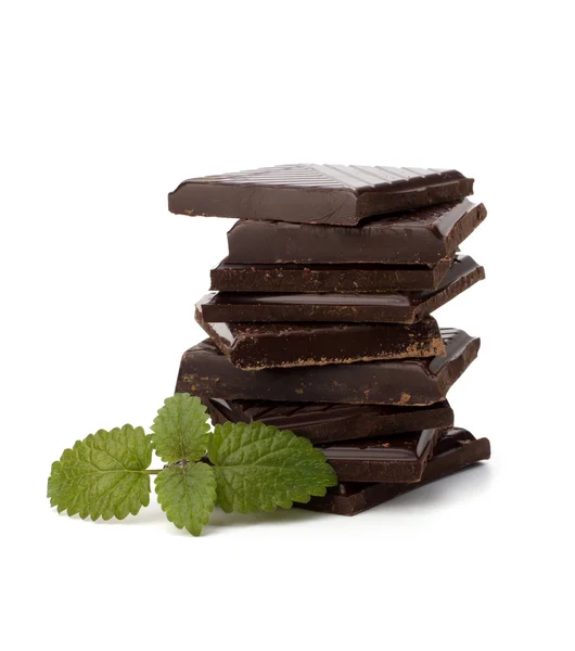 Barras de chocolate apilan y hoja de menta —  Fotos de Stock