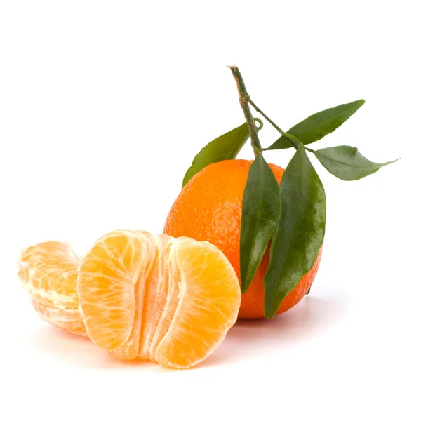 Rijp smakelijke tangerine geïsoleerd op witte achtergrond — Stockfoto