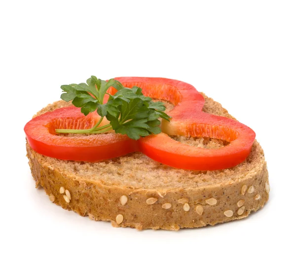 Открытый здоровый сэндвич с овощами — стоковое фото
