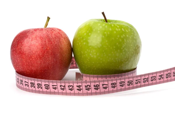 Pomme avec ruban à mesurer. Concept de mode de vie sain . — Photo