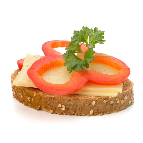 Sanduíche saudável aberto com legumes — Fotografia de Stock