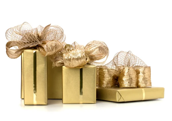 Luxuriöse Geschenke isoliert auf weißem Hintergrund — Stockfoto