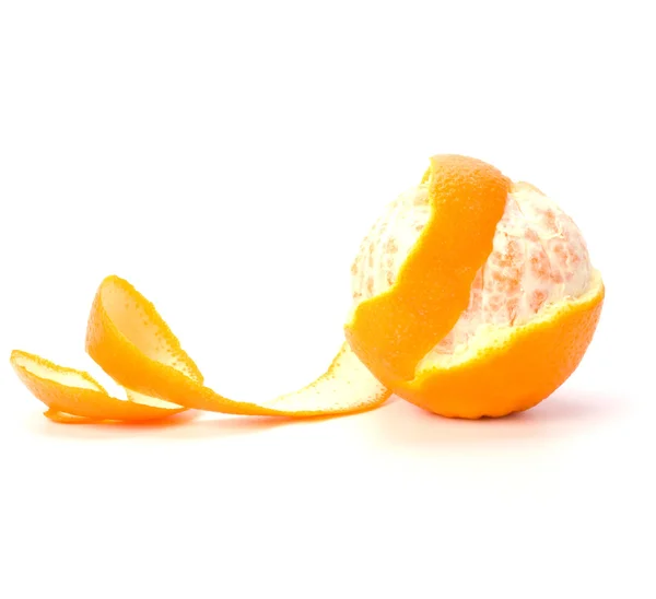 Orange avec peau spirale pelée isolée sur fond blanc — Photo