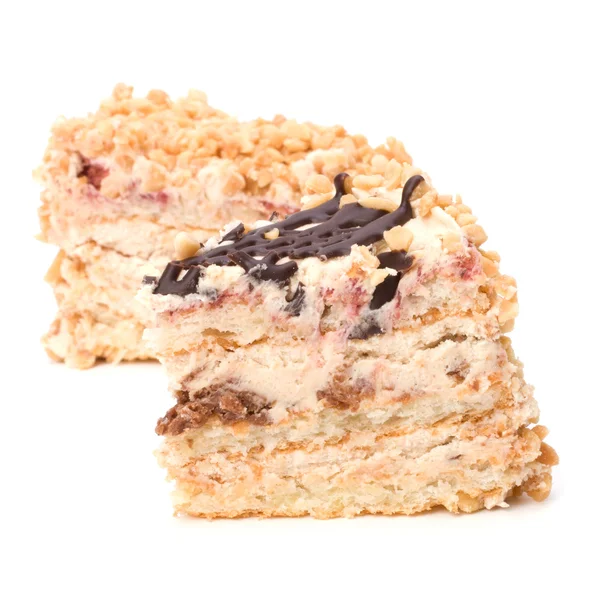 Fatia de bolo de creme isolado no fundo branco — Fotografia de Stock