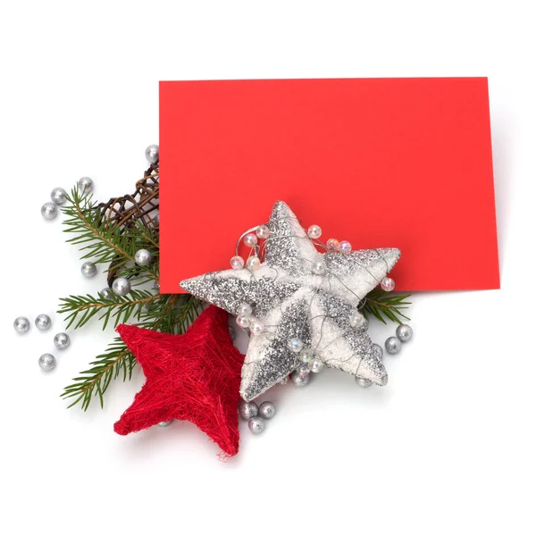 Decoración navideña con tarjeta de felicitación aislada sobre fondo blanco — Foto de Stock