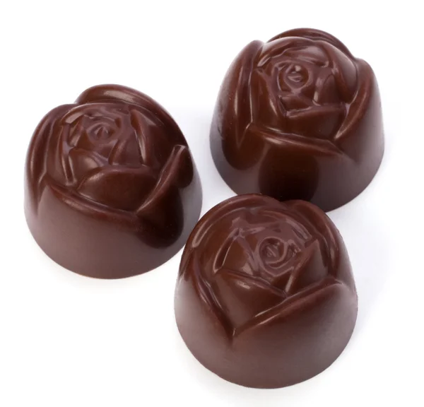 Πραλίνες σοκολάτας απομονωμένες σε λευκό φόντο — Φωτογραφία Αρχείου