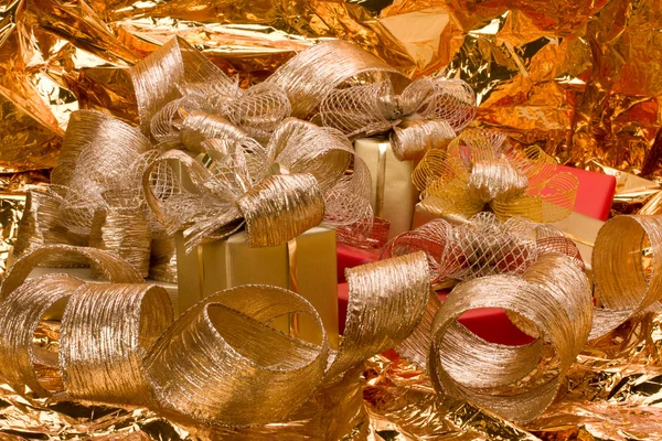 Christmas background. Shiny gifts. — Stock Photo, Image