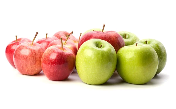 แอปเปิ้ลที่แยกกันบนพื้นหลังสีขาว — ภาพถ่ายสต็อก