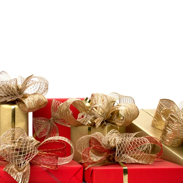 Luxuriöse Geschenke isoliert auf weißem Hintergrund — Stockfoto