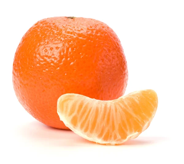 Mandarina aislada sobre fondo blanco —  Fotos de Stock